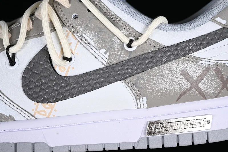 All Categories Nk SB Dunk Series Nk SB Dunk Low Low-top sneakers Customized large box Nk Dunk Low Panda Prank-West Coast Customized version of deconstructed strap retro distressed low-top sneakers DJ6188-003